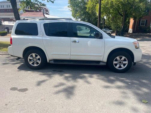 2015 Nissan Armada SV 2WD