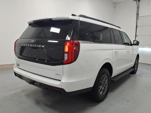 OXFORD WHITE 2025 Ford Expedition ACTIVE