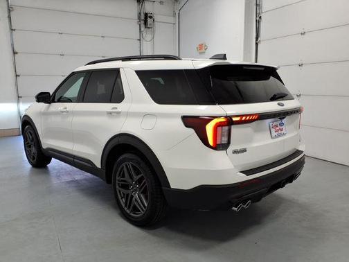 White Metallic 2025 Ford Explorer ST