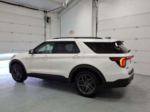 White Metallic 2025 Ford Explorer ST