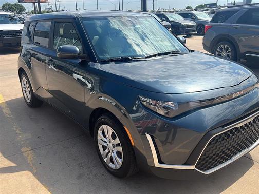 Gravity Gray 2023 Kia Soul LX
