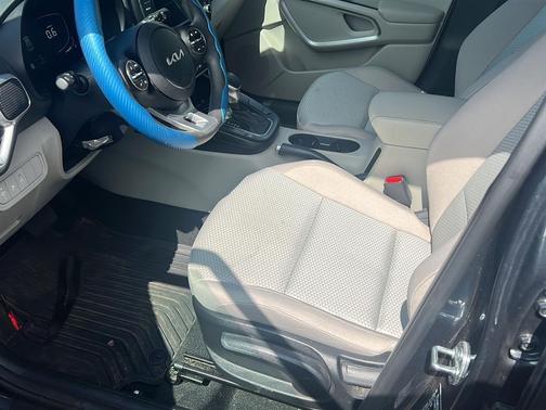 Gravity Gray 2023 Kia Soul LX