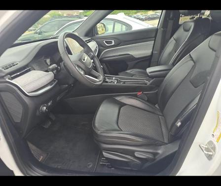 Bright White Clearcoat 2023 Jeep Compass Latitude