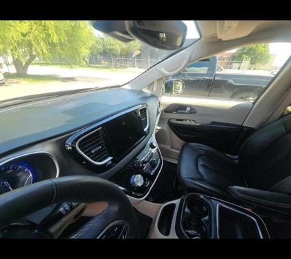2022 Chrysler Pacifica Touring-L