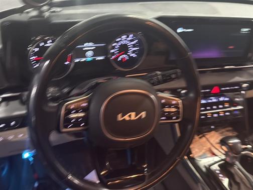 Ceramic Silver 2022 Kia Carnival SX
