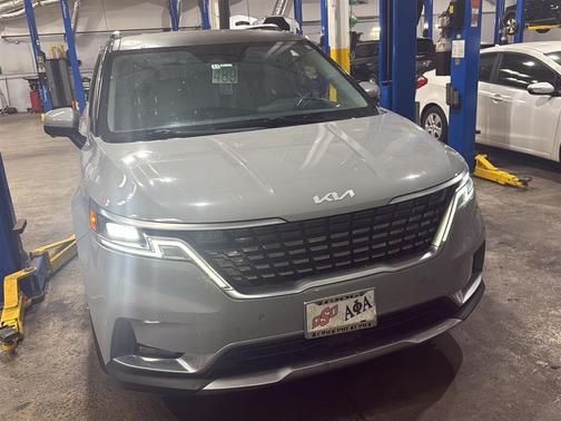 Ceramic Silver 2022 Kia Carnival SX