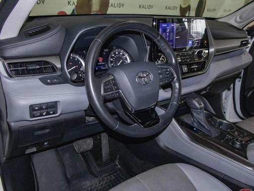 Blizzard Pearl 2021 Toyota Highlander Limited