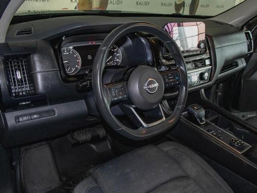 2022 Nissan Pathfinder SV