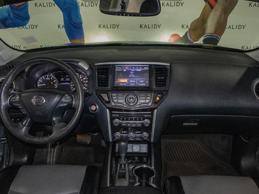 2020 Nissan Pathfinder SL