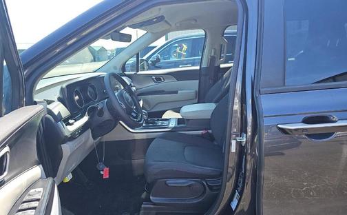 2023 Kia Carnival LX