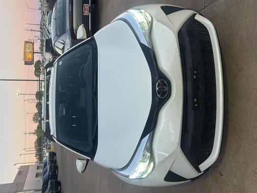 Blizzard Pearl 2021 Toyota C-HR XLE