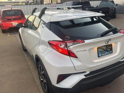 Blizzard Pearl 2021 Toyota C-HR XLE