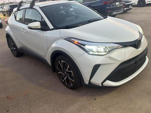 Blizzard Pearl 2021 Toyota C-HR XLE