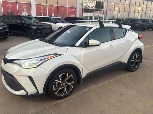 Blizzard Pearl 2021 Toyota C-HR XLE
