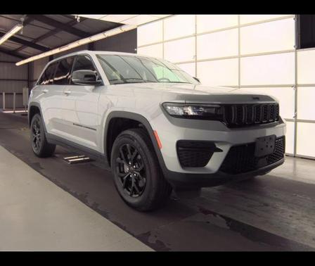 Silver Zynith 2025 Jeep Grand Cherokee Laredo