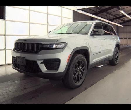Silver Zynith 2025 Jeep Grand Cherokee Laredo