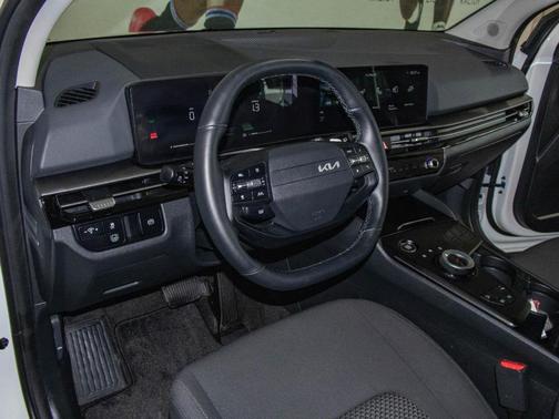 Snow White Pearl 2026 Kia Sportage Hybrid LX