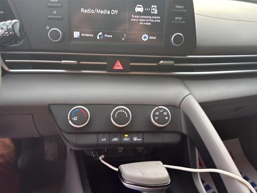 2022 Hyundai ELANTRA SE