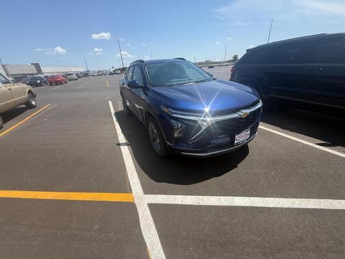 Blue Glow Metallic 2024 Chevrolet Trax LT