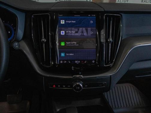 2024 Volvo XC60 B5 Core Dark Theme