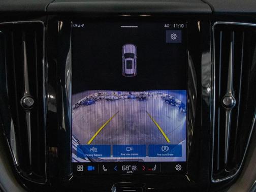 2024 Volvo XC60 B5 Core Dark Theme