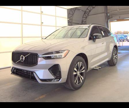2024 Volvo XC60 B5 Core Dark Theme
