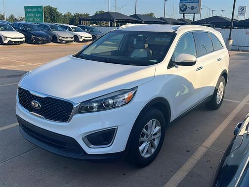 Snow White Pearl 2017 Kia Sorento LX