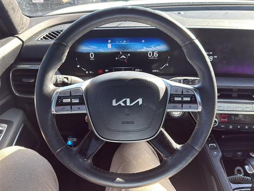 Glacial White Pearl 2023 Kia Telluride SX