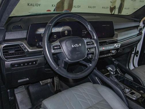 Glacial White Pearl 2023 Kia Telluride SX