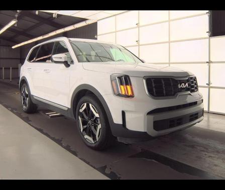 Glacial White Pearl 2025 Kia Telluride S