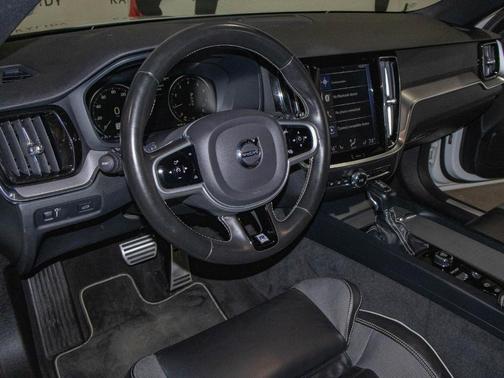 2019 Volvo S60 T6 R-Design