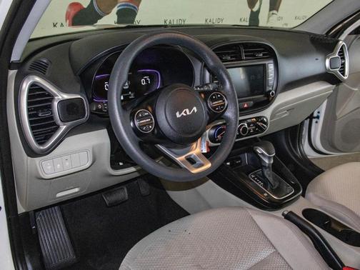 Snow White Pearl 2025 Kia Soul LX