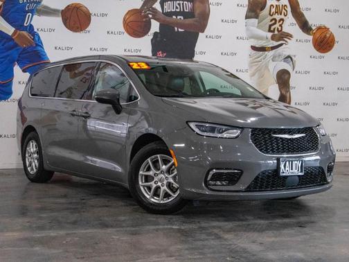 2023 Chrysler Pacifica Touring-L