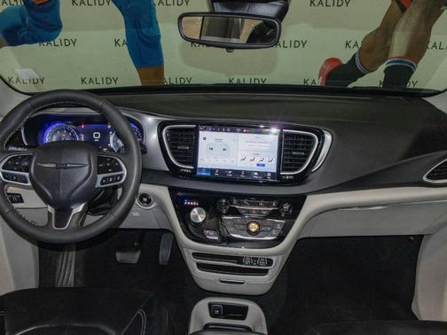 2023 Chrysler Pacifica Touring-L