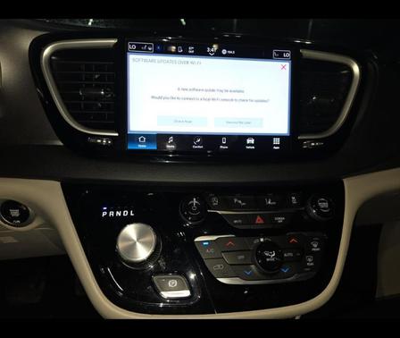 2023 Chrysler Pacifica Touring-L