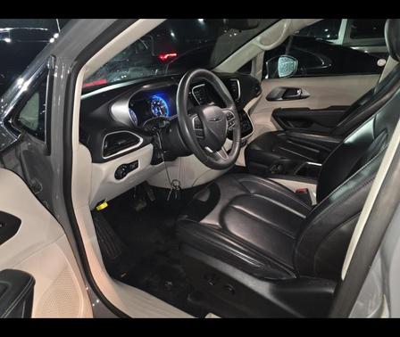 2023 Chrysler Pacifica Touring-L