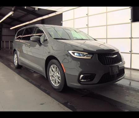 2023 Chrysler Pacifica Touring-L
