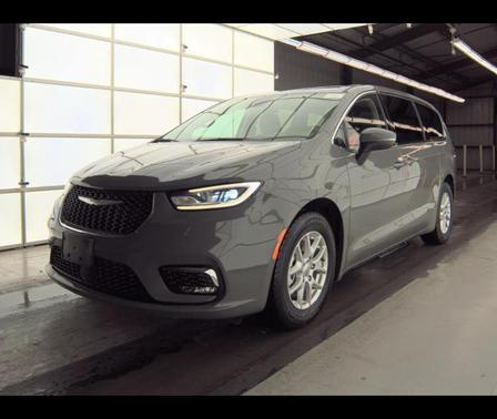2023 Chrysler Pacifica Touring-L