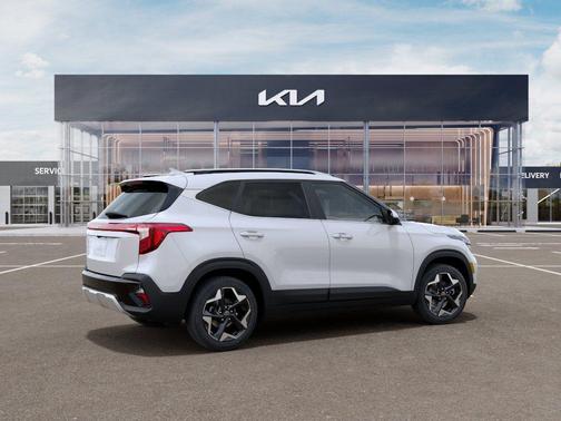Snow White Pearl 2026 Kia Seltos EX