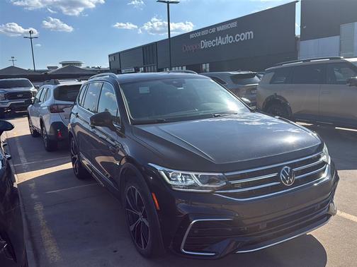 Deep Black Pearl Effect 2022 Volkswagen Tiguan 2.0T SEL R-Line