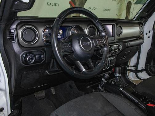 Bright White Clearcoat 2021 Jeep Gladiator Sport