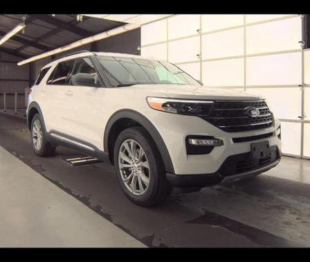 Star White 2023 Ford Explorer XLT
