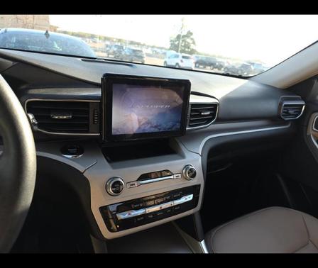 Star White 2023 Ford Explorer XLT