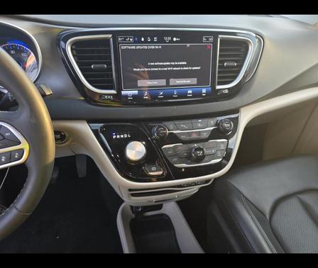 Granite Crystal Clearcoat Metallic 2023 Chrysler Pacifica Touring-L