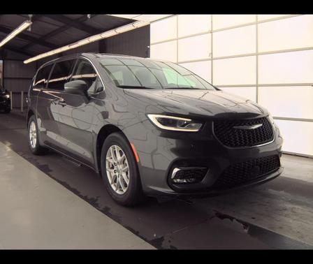 Granite Crystal Clearcoat Metallic 2023 Chrysler Pacifica Touring-L