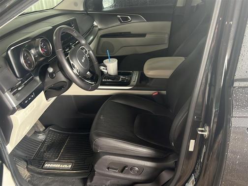 Aurora Black Pearl 2024 Kia Carnival LX