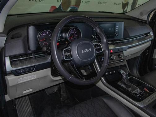 Aurora Black Pearl 2024 Kia Carnival LX