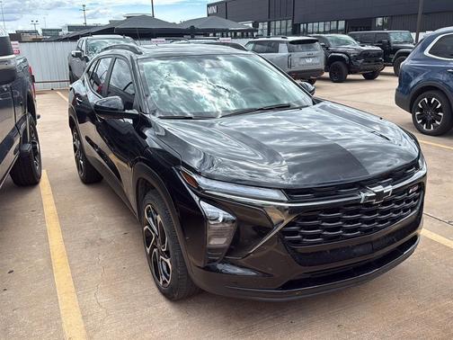 Mosaic Black Metallic 2025 Chevrolet Trax 2RS