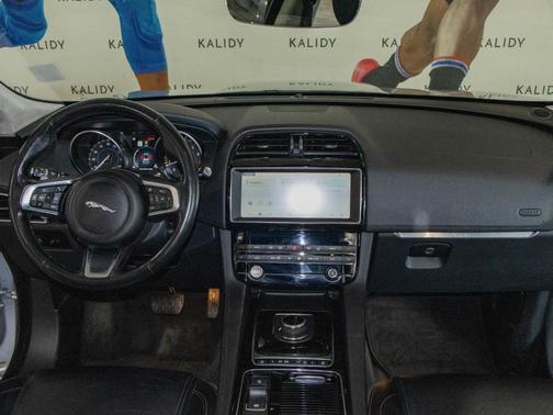 2020 Jaguar F-PACE 25t Prestige