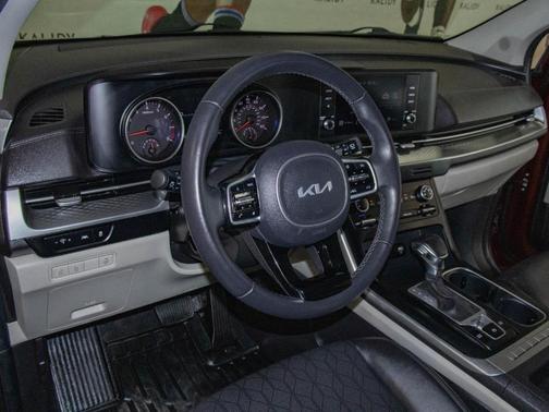 2023 Kia Carnival LX